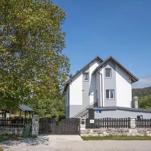 Vila Oasis, Fuzine